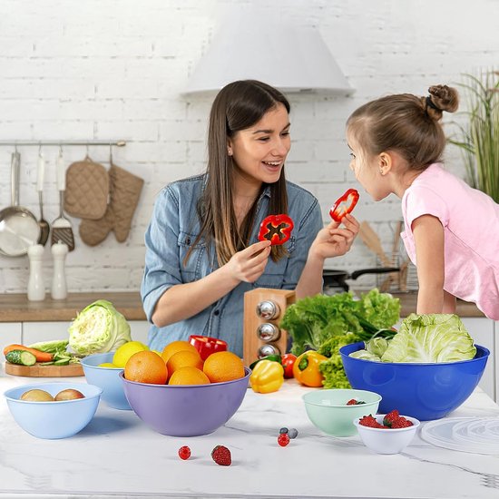 Salad bowl set met deksel, 12-delige mengkom van kunststof, stapelbare mengkommen met deksels voor de keuken, grote kommenset, serveerschalen ideaal voor het mengen en serveren.