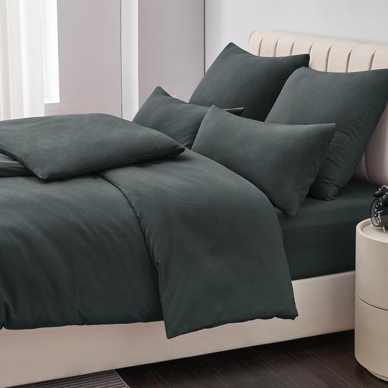 135 x 200 cm, 4-delig (inhoud: 2 dekbedovertrekken 135 x 200 cm + 2 kussenslopen 40 x 80 cm)