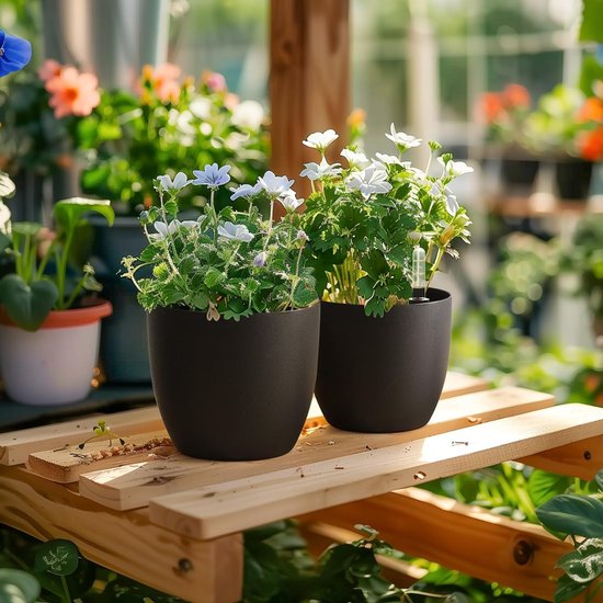 Zelfwater gevende plantenpot met waterindicator, set van 4, met wateropslag, voor gebruik binnen en buiten, 15 cm, zwart