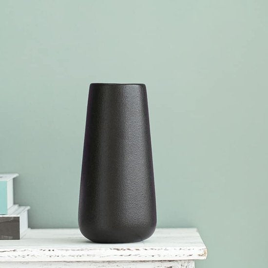 Zwarte vaas 20 cm hoog, moderne bloemenvazen ​​van keramiek voor tafeldecoratie binnenshuis, decoratieve vazen ​​voor pampasgras