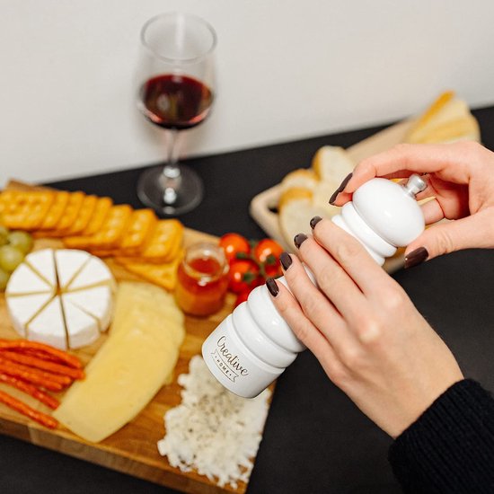 Creative Home Grote Houten Peper en Zoutmolen Wit Zwart| Set van 2 met Mini Houten Lepel | 18 x 5 cm | Beukenhout | Handmatig