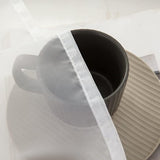 Afmeting: 260 cm x 140 cm (H x B). Aantal: 2 stuks in een verpakking. Materiaal: Elk gordijn is gemaakt van 100% polyester.