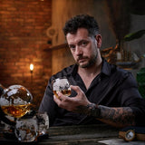 Whiskykaraf - Wereldbol - Karaf - Whiskyset - 900 ml - Gifts for men - Including 4 whisky stones, pourers, and 4 whisky glasses