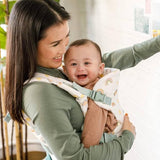 4-in-1 Flip Advanced Babydrager - Ergonomische en omkeerbare babydrager - Drager voor voor- en rugtransport - Verstelbare riemen - Voor baby's van 3,6 tot 14,5 kg - Regenboog patroon