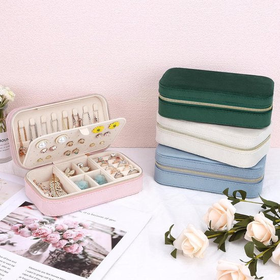 Klein fluwelen reissieradendoosje, klein fluwelen sieradendoosje voor meisjes en vrouwen, mini-sieradenorganisator voor ringen, oorbellen, kettingen, armbanden, klein sieradendoosje, roze