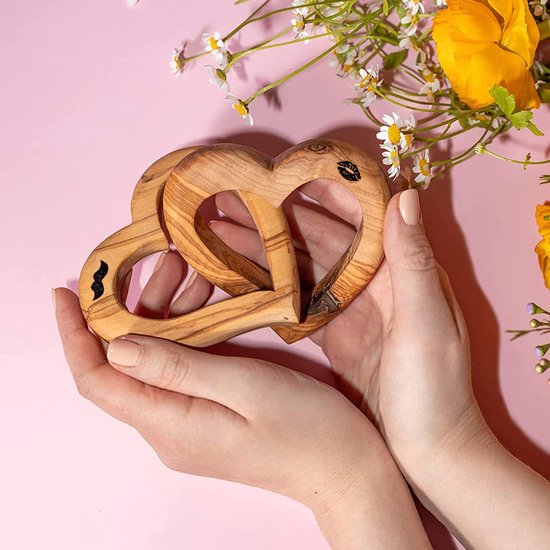 verbonden harten van exclusief olijfhout, huwelijkscadeau voor bruidspaar, tafeldecoratie