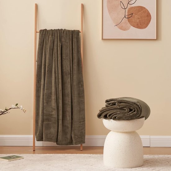 Knuffeldeken, pluizige deken, bruin, fleecedeken, 150 x 200 cm, XL, warme bankdeken, knuffelige woondeken, zacht als woonkamerdeken, bankdeken voor de winter