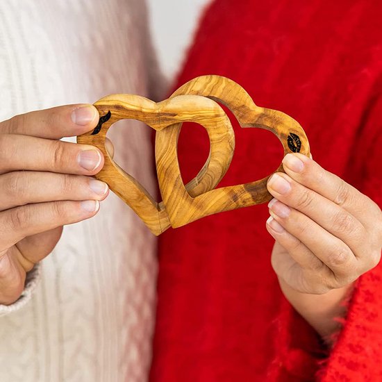 verbonden harten van exclusief olijfhout, huwelijkscadeau voor bruidspaar, tafeldecoratie