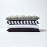 Set van 4 stoelkussens 40 x 40 cm, grijs, zitkussen met bandjes en knoopsluiting, effen kussens voor stoelen met overtrek van 100% katoen en zachte polyester vulling, lichtgrijs