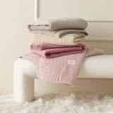 Sprei in donkergroen 200 x 220 cm Veelzijdige deken bedsprei of banksprei deken voor bed en bank quiltstijl Ideaal als sprei fluweel fluweel