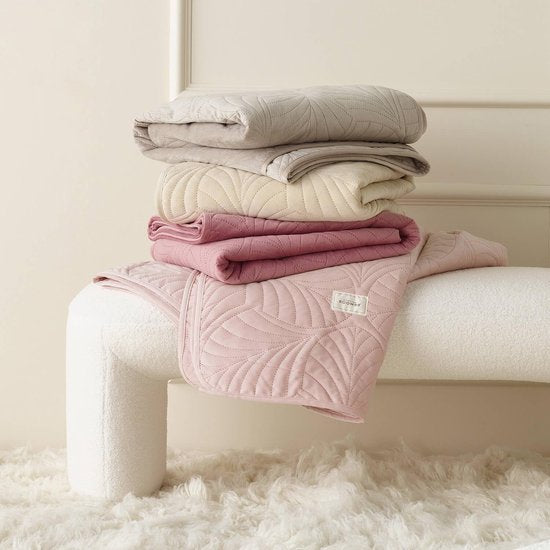 Sprei in donkergroen 200 x 220 cm Veelzijdige deken bedsprei of banksprei deken voor bed en bank quiltstijl Ideaal als sprei fluweel fluweel