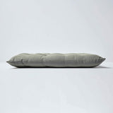 Set van 4 stoelkussens 40 x 40 cm, grijs, zitkussen met bandjes en knoopsluiting, effen kussens voor stoelen met overtrek van 100% katoen en zachte polyester vulling, lichtgrijs