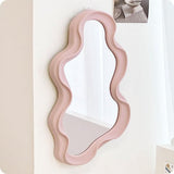 Onregelmatige frame wandspiegel, decoratieve spiegel, make-up spiegel, ijdelheidsspiegel voor badkamer, woonkamer, slaapkamer (roze)