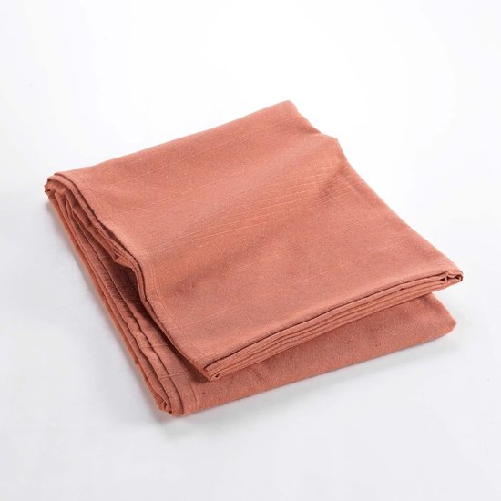 Lucile Marsala deken van katoenmix, 180 x 220 cm Lucile Marsala deken gemaakt van een mix van katoen, 180 x 220 cm.