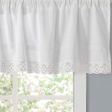 Volant, wit, 218,4 x 38,1 cm.