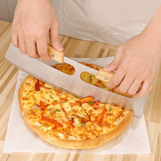 Pizza wiegmes, pizzasnijder met dubbele houten handgreep, pizzames van roestvrij staal met beschermhoes, geschikt voor het snijden van pizza, 35 cm