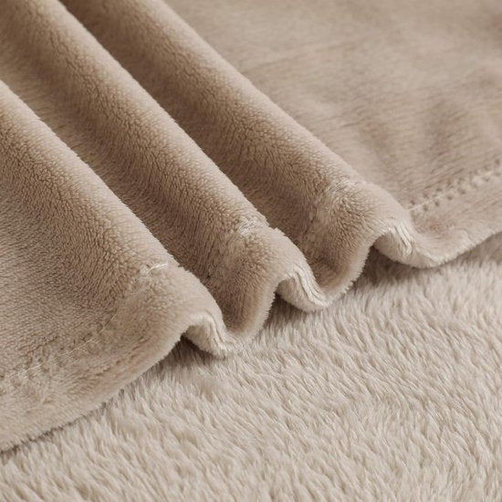 Fleecedeken/knuffeldeken - flanel, extra zacht en warm - kreukbestendig/verkleurt niet, te gebruiken als bedsprei of deken op de bank - 150 x 200 cm - Beige