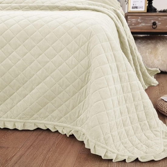 3-delige sprei: de sprei bestaat uit een dekbed van 220 x 240 cm en een kussensloop van 50 x 75 cm.