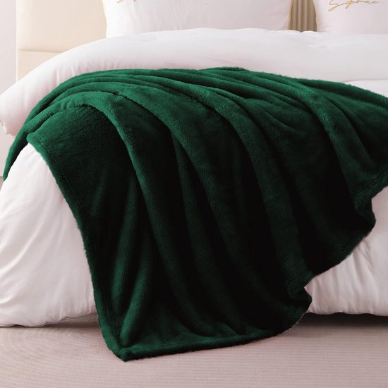 Knuffeldeken 130 x 170 cm, donkergroen, warme pluche deken, fleecedeken, woondeken, bankdeken, superzacht, behaaglijke en aangename microvezel flanellen deken