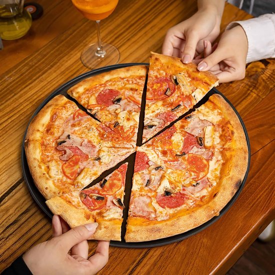 Pizzablek set van 4, diameter 30 cm, roestvrij staal, pizzaform met antiaanbaklaag, zwart, rond, bakplaat, ovenplaat voor bakken en serveren, gezond en durzaam, gelijkmatige hitte en