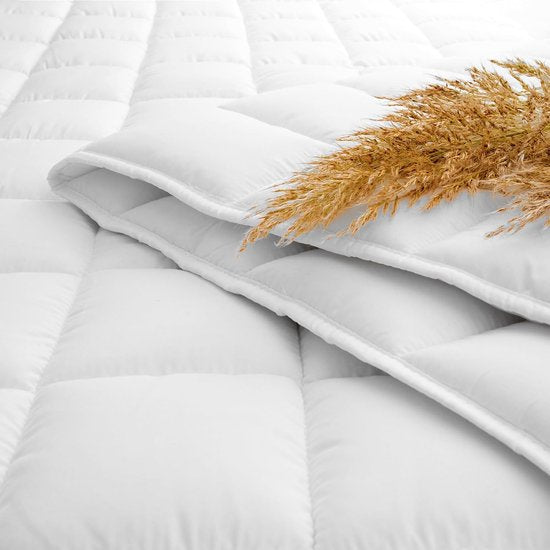 Bijzonder zachte matrasbeschermer 140 x 200 cm, matrasbeschermer voor matrassen tot 30 cm, wasbaar op 60 °C en Öko-Tex voor meer hygiëne in bed, onderbed als bescherming voor boxspringbed en toppers