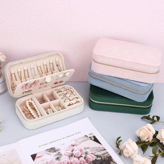 Sieradendoosje voor op reis, fluweel, kleine fluwelen sieradendoos voor meisjes en vrouwen, mini-sieradenorganizer, opslag voor ringen, oorbellen, halsketting, armbanden, klein sieradenkistje, beige