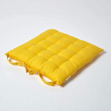 Set van 4 stoelkussens 40 x 40 cm, geel, zitkussen met bandjes en knoopsluiting, effen kussens voor stoelen met overtrek van 100% katoen en zachte polyester vulling