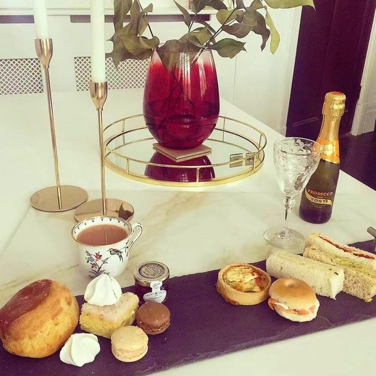 Set van 12 kandelaars, Franse goudkleurige kandelaars, geschikt voor kaarsen met een dikte van 3/4 inch, hoge metalen kandelaar voor bruiloften, woondecoratie en kaarslicht diners.