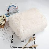 Dubbelzijdige pluizige deken: aan de ene kant van de knuffeldeken is het gemaakt van pluizige PV-wol van 4 cm lang en aan de andere kant is het gemaakt van zacht, huidvriendelijk flanel