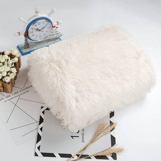 Dubbelzijdige pluizige deken: aan de ene kant van de knuffeldeken is het gemaakt van pluizige PV-wol van 4 cm lang en aan de andere kant is het gemaakt van zacht, huidvriendelijk flanel