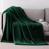 Knuffeldeken 130 x 170 cm, donkergroen, warme pluche deken, fleecedeken, woondeken, bankdeken, superzacht, behaaglijke en aangename microvezel flanellen deken