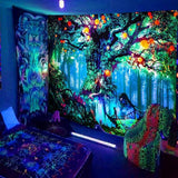Fantasierijk Zwart Licht Boomtapijt met Bosfee, Natuur en Magische Elfenmotieven, Muurophanging en Trippy UV-reactieve wandtapijten voor slaapkamer - 180 cm x 230 cm