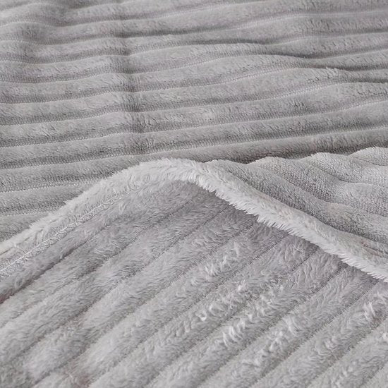 Deken 100 x 150 cm, grijze deken, als bankdeken, zachte warme bankdeken, pluizige woondeken, slaapdeken.