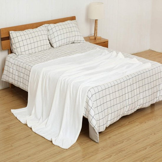 Fleecedeken/knuffeldeken - flanel, extra zacht en warm - kreukbestendig/verkleurt niet, te gebruiken als bedsprei of deken op de bank - 150 x 200 cm - Wit