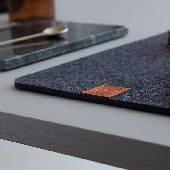 Vilten placemat met antislip achterkant, 6 wasbare placemats en 6 speciale glaszetters, groot, afwasbaar en afwasbaar, machinebestendig, design placemats