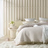 Molly Elegante sprei in beige, 170 x 210 cm, veelzijdige woondeken als bedsprei of banksprei, sprei voor bed en bank, quilt, stijl, ideaal als spre