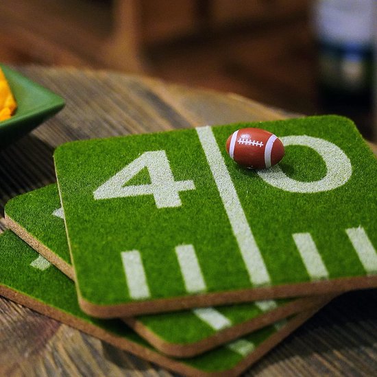 American Football onderzetters in gras speelvelddesign (4 stuks) voor glazen en kopjes: super als voetbaldecoratie of cadeau - zacht, synthetisch gras