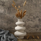 Vaas voor pampasgras, wit, keramische vaas, moderne decoratieve kunstvaas, handgemaakte vaas, mat, donut, spiraal