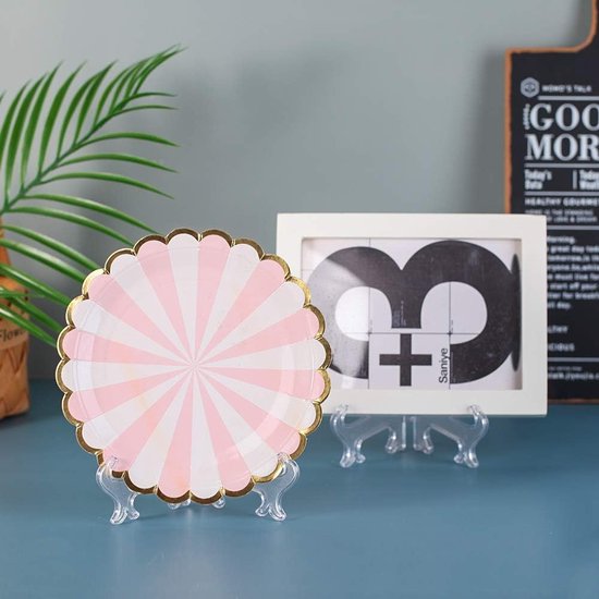 Doorzichtige plastic ezels of standaard/plaathouder worden gebruikt om foto's of andere items op bruiloften en in huisdecoratie te tonen.