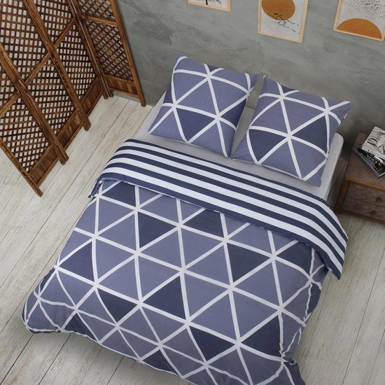 Beddengoed 240x220 3-delig blauw - 80% katoen en 20% polyester, 1x dekbedovertrek met ritssluiting + 2x kussenslopen 65x65 met envelopsluiting, streepmodel.