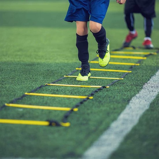 Voetbaltrainingsset, voetbalcadeaus jongens, coördinatieladder, 6 m trainingsladder & 10 hoedjes, solo voetbal kicktrainer met verstelbare heupgordel, behendigheid speedladder