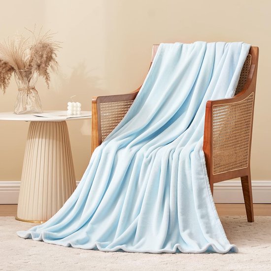 Knuffeldeken, pluizige deken, blauw, fleecedeken, warme bankdeken voor winter, knuffelige woondeken, lichtblauw, kinderen, zacht als woonkamer, deken, 130 x 150 cm, kleine bankdeken