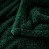 Knuffeldeken 130 x 170 cm, donkergroen, warme pluche deken, fleecedeken, woondeken, bankdeken, superzacht, behaaglijke en aangename microvezel flanellen deken