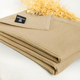 Premium sprei 150 x 200 cm - wafel piqué 100% katoen - lichte zomerdeken wafellook - katonen deken als bedsprei, bankovertrek, bankdeken (taupe)