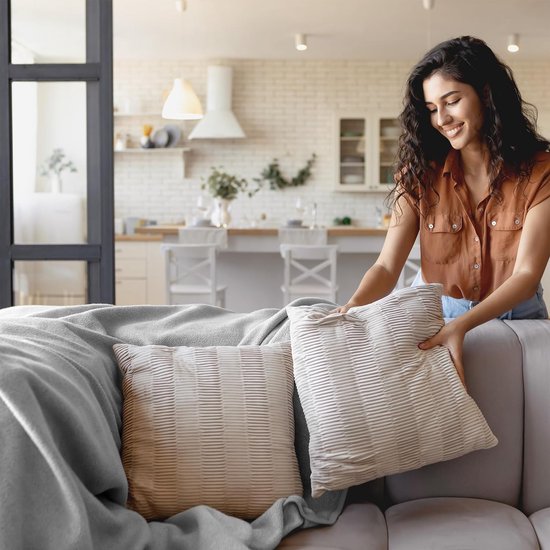 Deken voor bank, bed, knuffeldeken, zachte en warme bankovertrek, XL deken, sprei, pluizige fleecedeken, 150 x 200 cm, deken, dikke bankdeken, woondeken, lichtgrijs