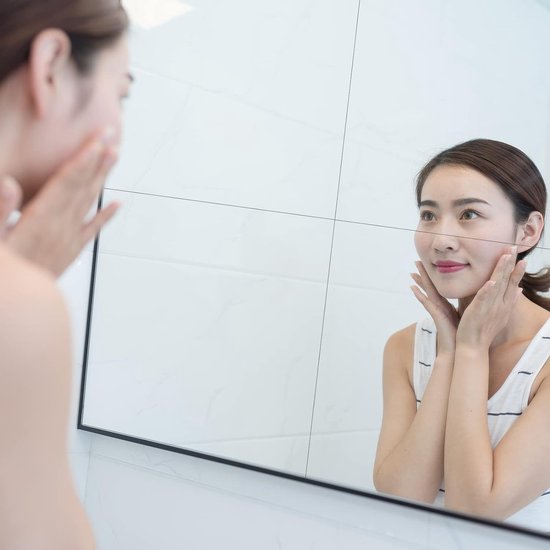 6 stuks spiegeltegels 30 x 30 cm zelfklevende spiegel muursticker voor de woonkamer muur. Kleine spiegel om op te plakken, zelfklevende spiegel voor in de kast, zand tattoo badkamer.