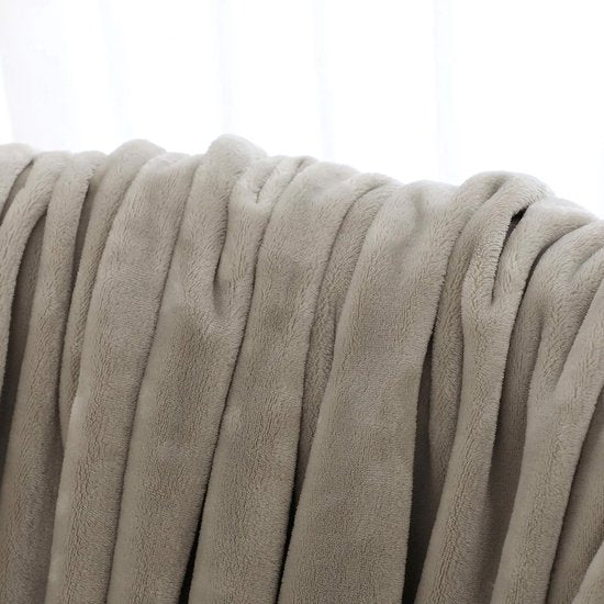 Fleecedeken/knuffeldeken - flanel, extra zacht en warm - kreukbestendig/verkleurt niet, te gebruiken als bedsprei of deken op de bank - 150 x 200 cm - Grijs
