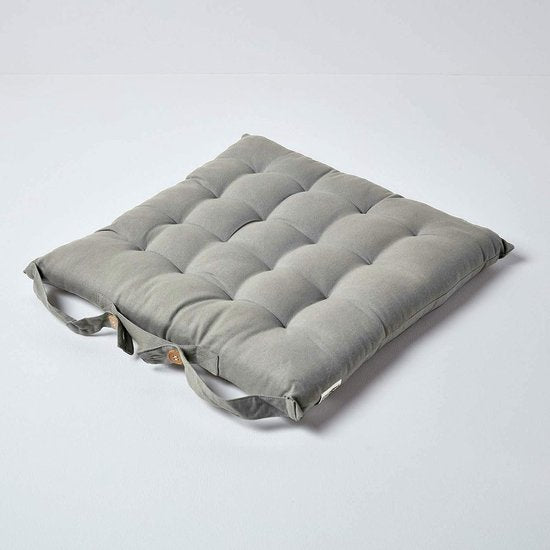 Set van 4 stoelkussens 40 x 40 cm, grijs, zitkussen met bandjes en knoopsluiting, effen kussens voor stoelen met overtrek van 100% katoen en zachte polyester vulling, lichtgrijs