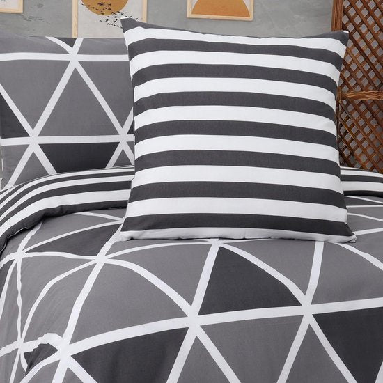 Beddengoed 140x200 2-delig grijs - Oeko-TEX 80% katoen en 20% polyester, 1x dekbedovertrek met ritssluiting + 1x kussensloop 65x65 met envelopsluiting, streepmodel.