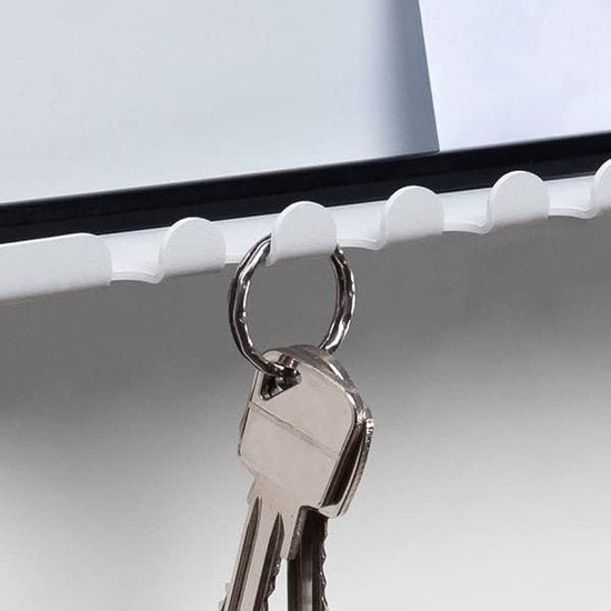 Wandplank 30 x 6 x 6 cm met 5 haken en kabelhouders, gemaakt van gepoedercoat plaatstaal. Inclusief sleutelrek-organizer en letters voor entree, keuken, kantoor. Kleur: wit.